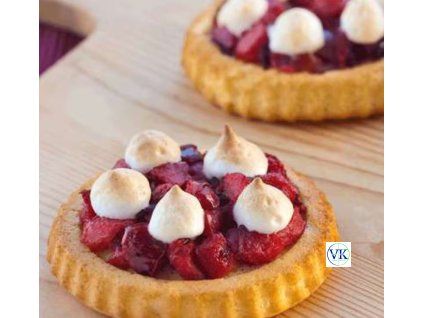 mini tart formában sült gyümölcsös sütemény habcsókkal
